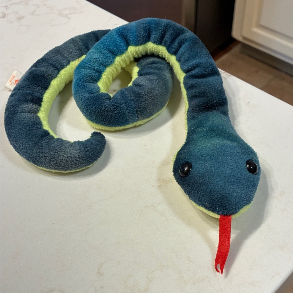 Rare Ty Beanie Babies Collection “Hissy”